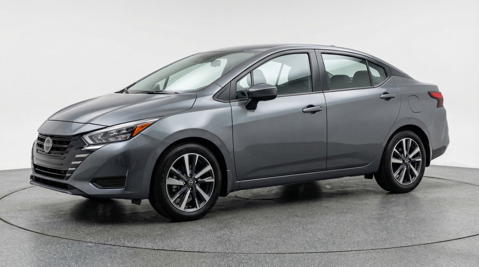 Used 2025 Nissan Versa SV image 3