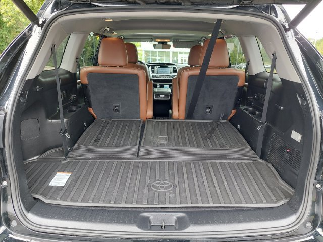Used 2017 Toyota Highlander Limited AWD/4WD image 40
