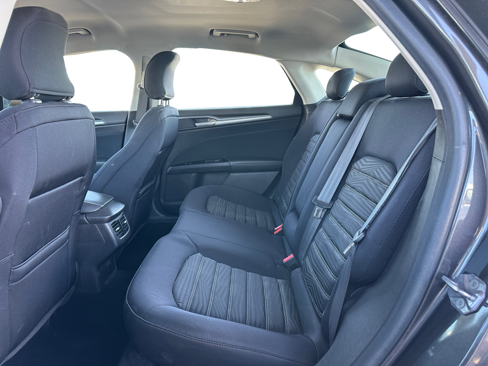 Used 2016 Ford Fusion SE FWD image 13