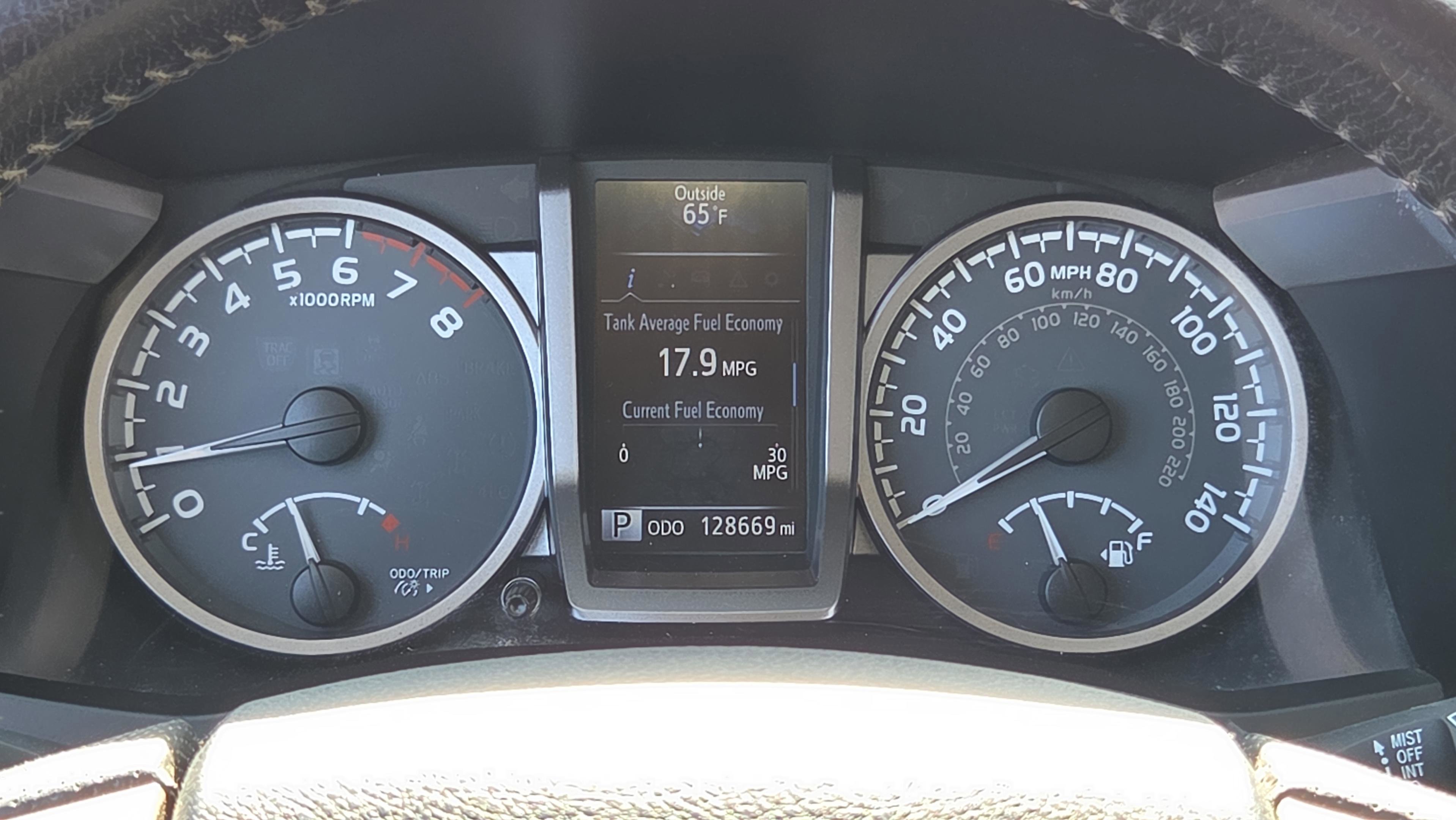 Used 2016 Toyota Tacoma SR5 w/ Towing Package image 30