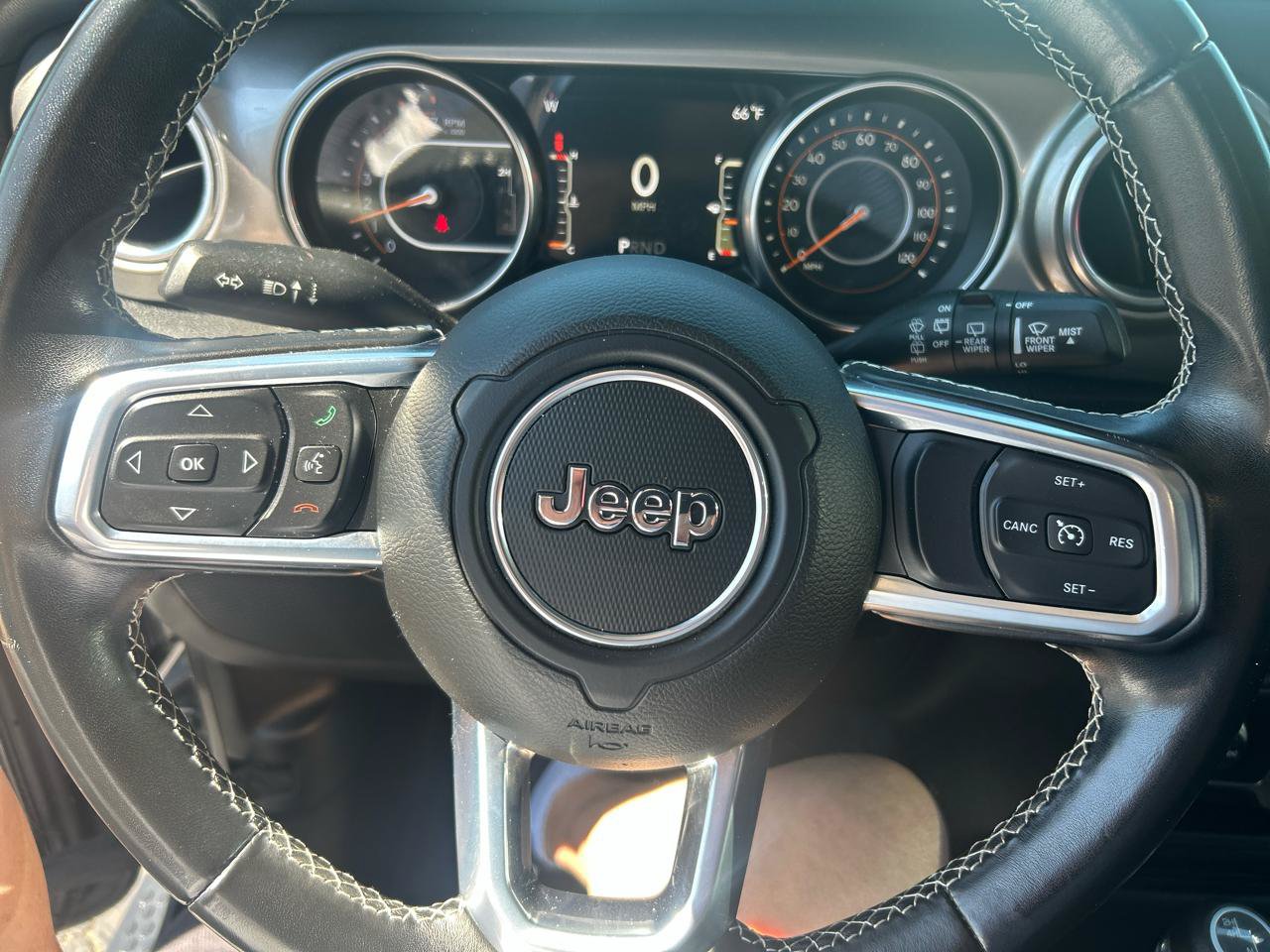 Used 2020 Jeep Wrangler Unlimited Sahara AWD/4WD image 19