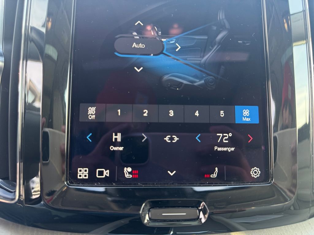 Used 2024 Volvo XC60 B5 Plus image 29