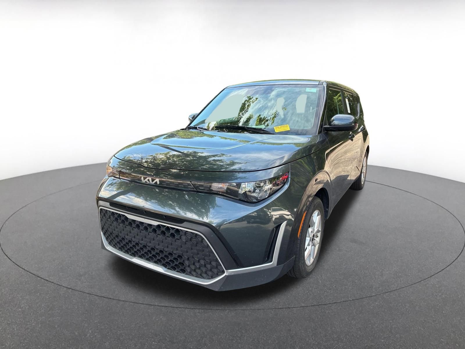 Used 2025 Kia Soul LX w/ LX Technology Package FWD image 4