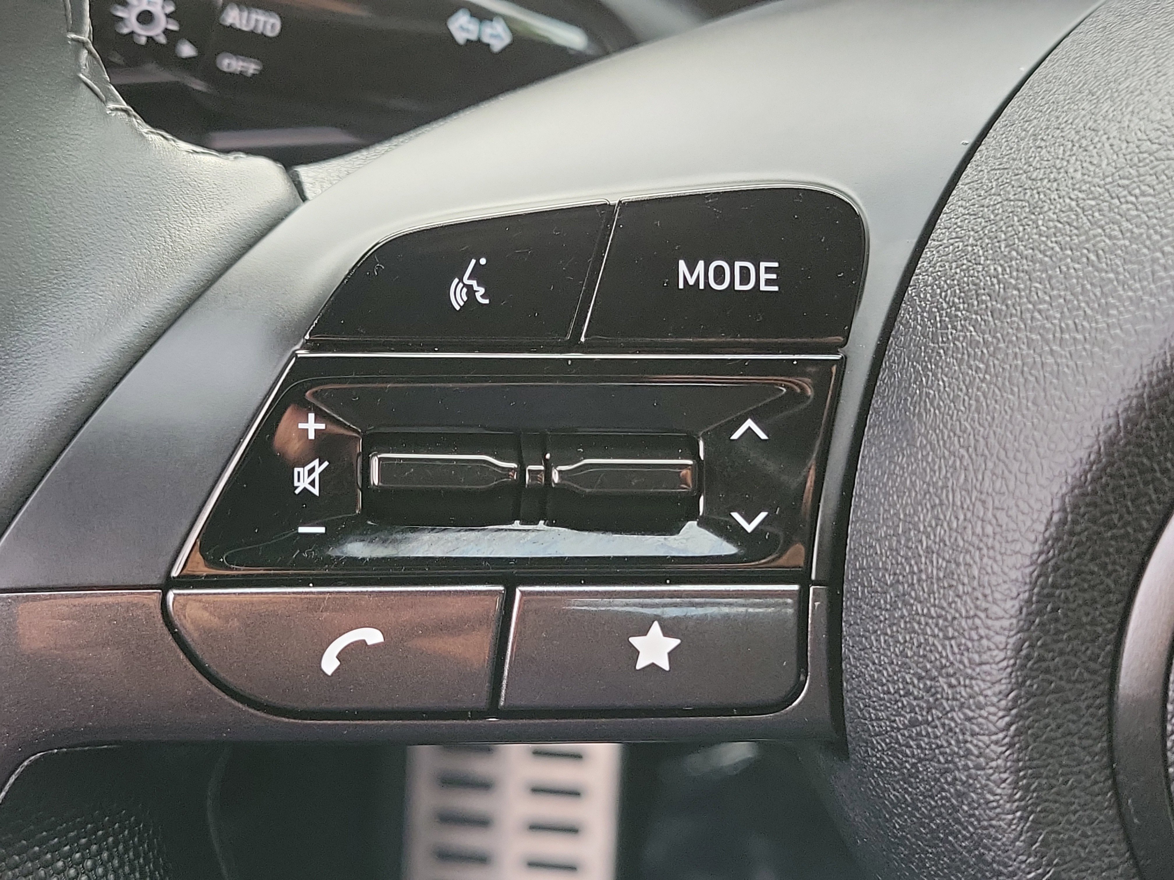 Certified 2025 Hyundai Elantra Sport FWD image 8