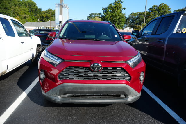Used 2022 Toyota RAV4 XLE Premium AWD/4WD image 5