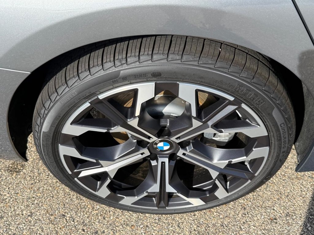 New 2026 BMW 330i xDrive Sedan w/ Premium Package AWD/4WD image 4