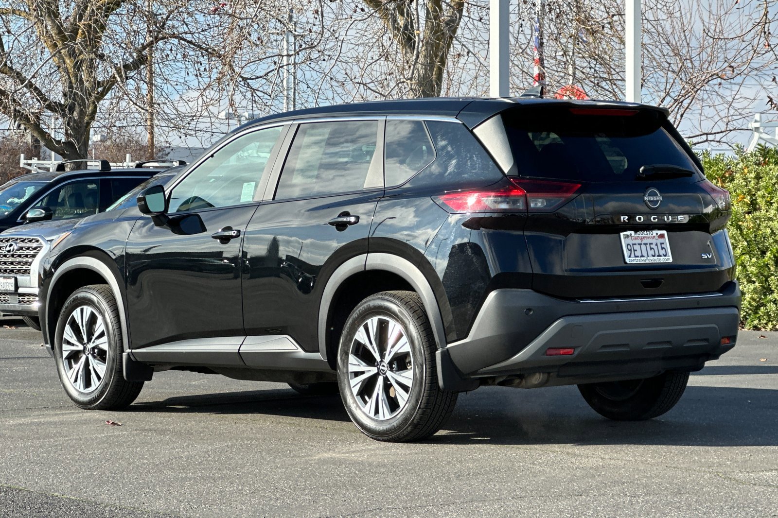 Used 2023 Nissan Rogue SV image 6