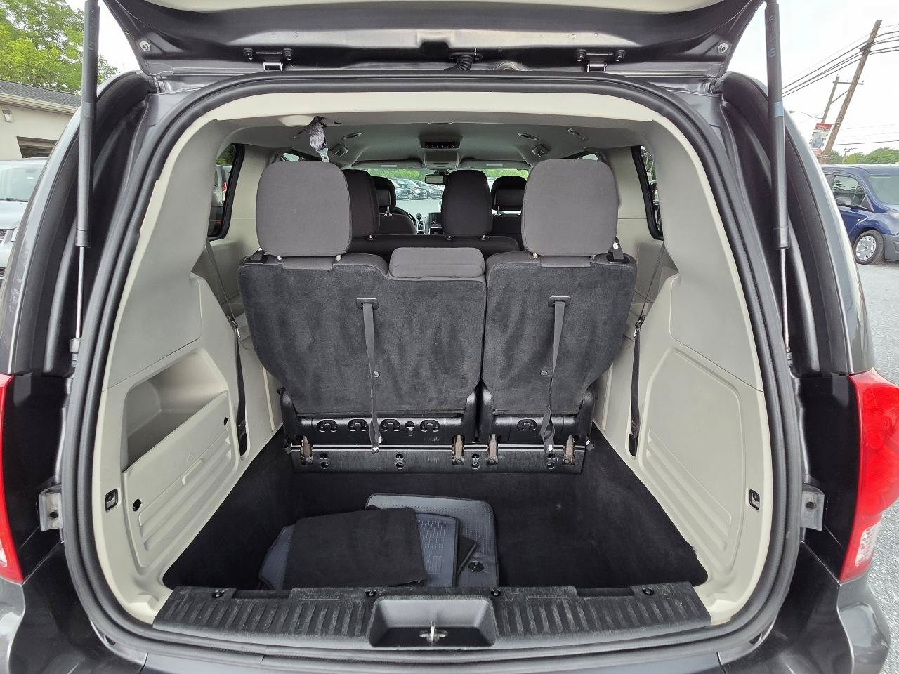 Used 2018 Dodge Grand Caravan SE w/ UConnect Hands-Free Group FWD image 23