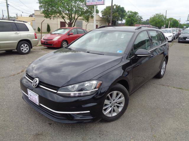 Used 2019 Volkswagen Golf S FWD image 2