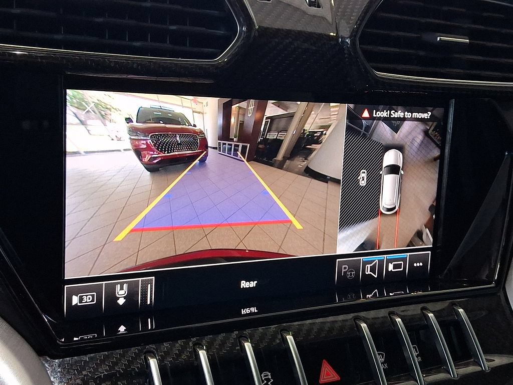 Used 2021 Lamborghini Urus AWD/4WD image 4