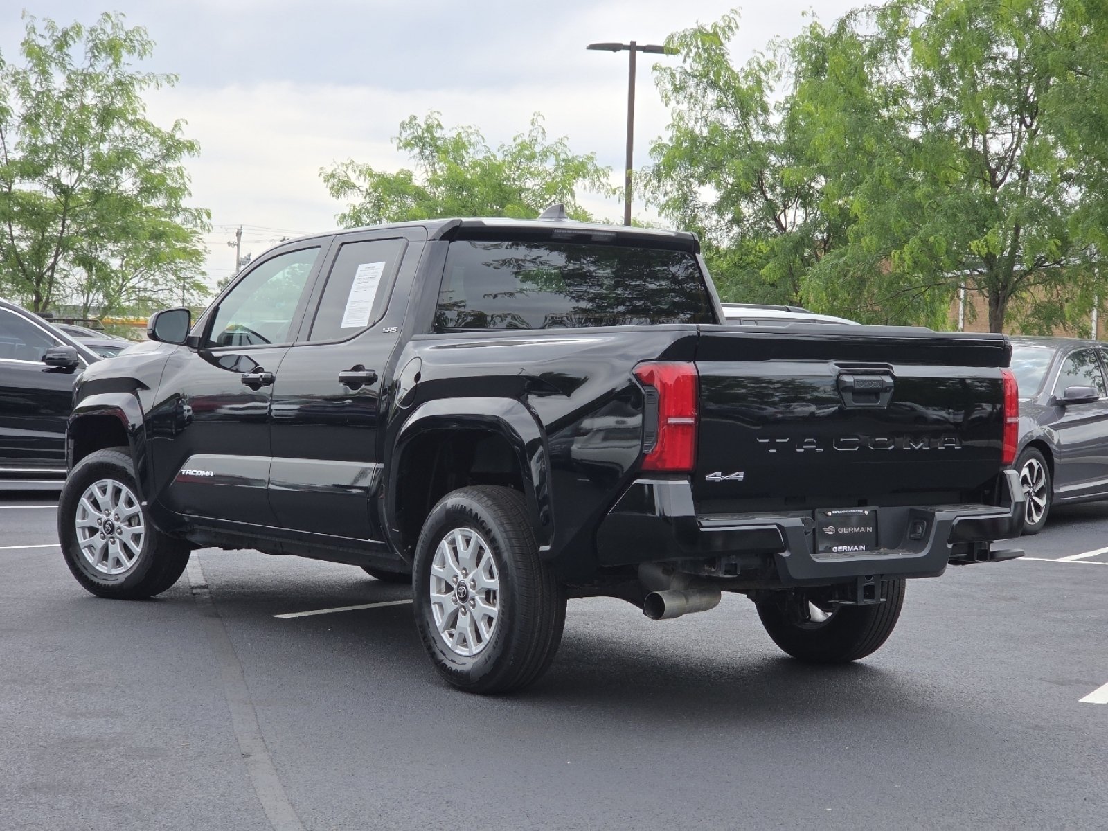 Used 2025 Toyota Tacoma SR5 AWD/4WD image 17