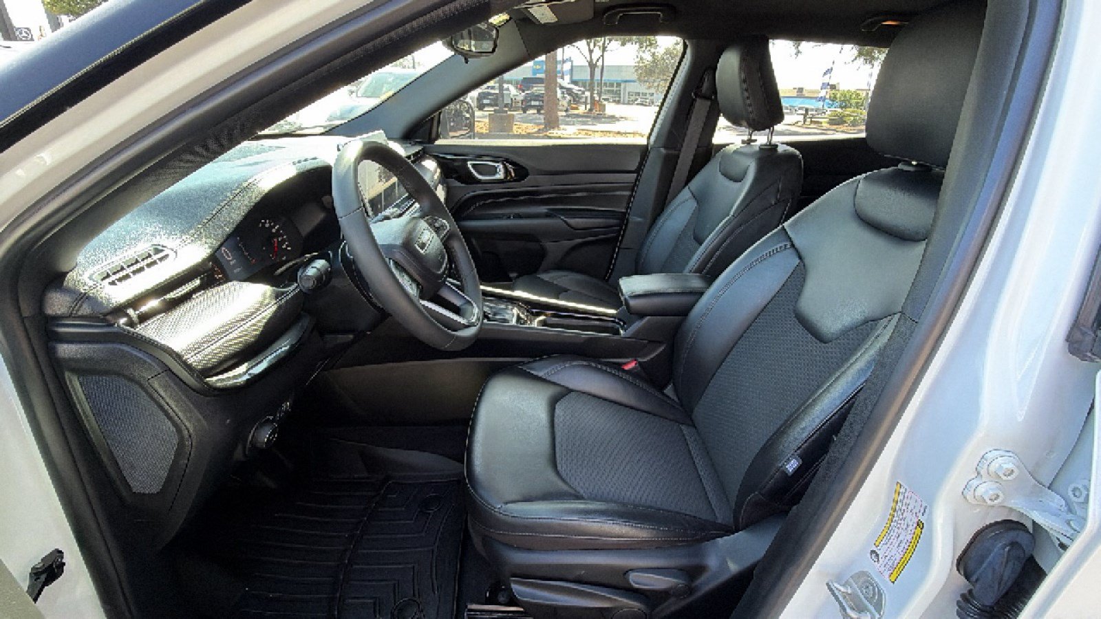 Used 2022 Jeep Compass Latitude FWD image 13