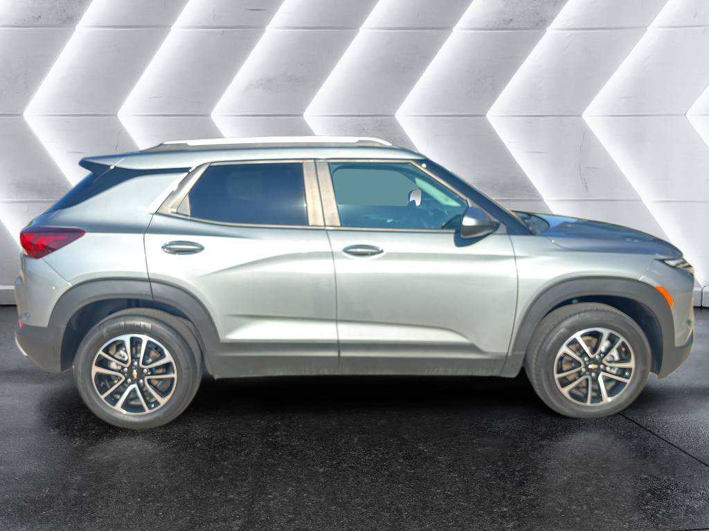 Used 2025 Chevrolet TrailBlazer LT AWD/4WD image 6