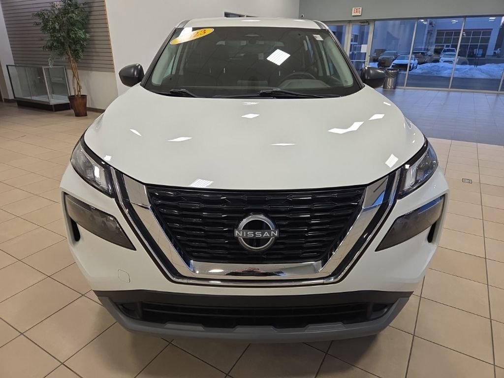 Used 2023 Nissan Rogue S image 4