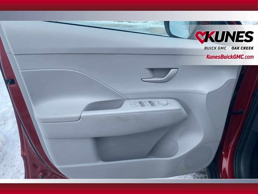 Used 2025 Hyundai Kona SEL image 8