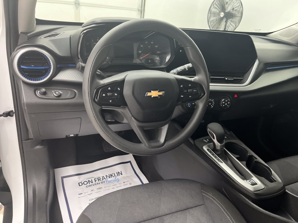 Used 2025 Chevrolet Trax LS FWD image 15