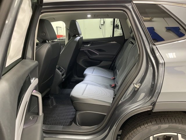 New 2025 Volkswagen Tiguan SE image 10