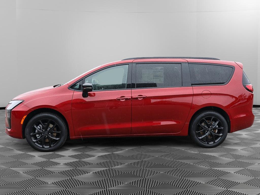 New 2027 Chrysler Pacifica Limited w/ S Appearance Package AWD/4WD image 3