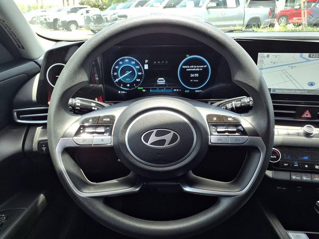 Used 2024 Hyundai Elantra Blue FWD image 31