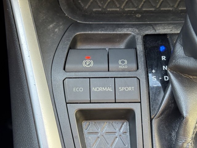 Used 2020 Toyota RAV4 XLE Premium image 27