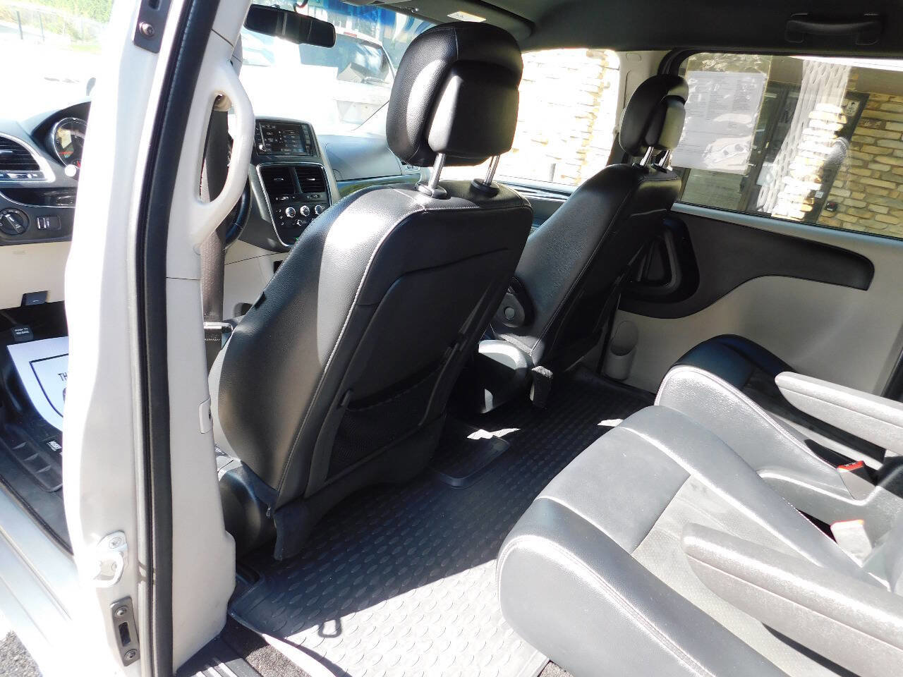 Used 2017 Dodge Grand Caravan SXT image 29