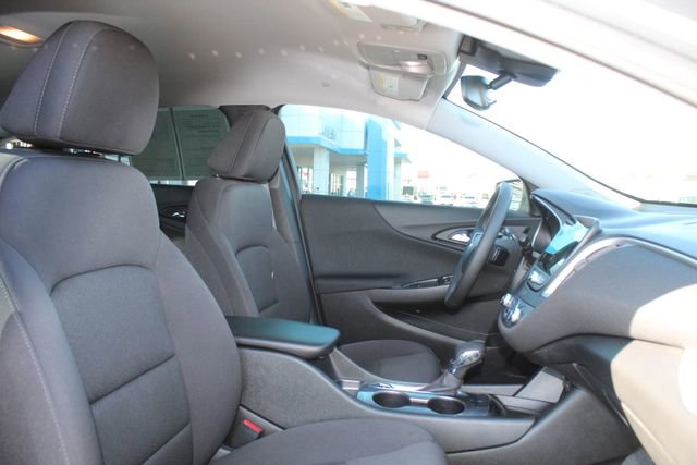 Used 2023 Chevrolet Malibu RS FWD image 12