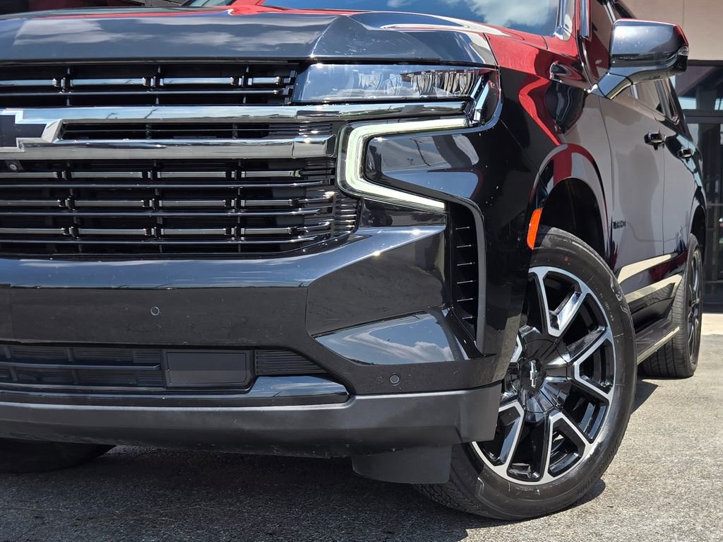 Used 2021 Chevrolet Tahoe RST w/ Luxury Package AWD/4WD image 3