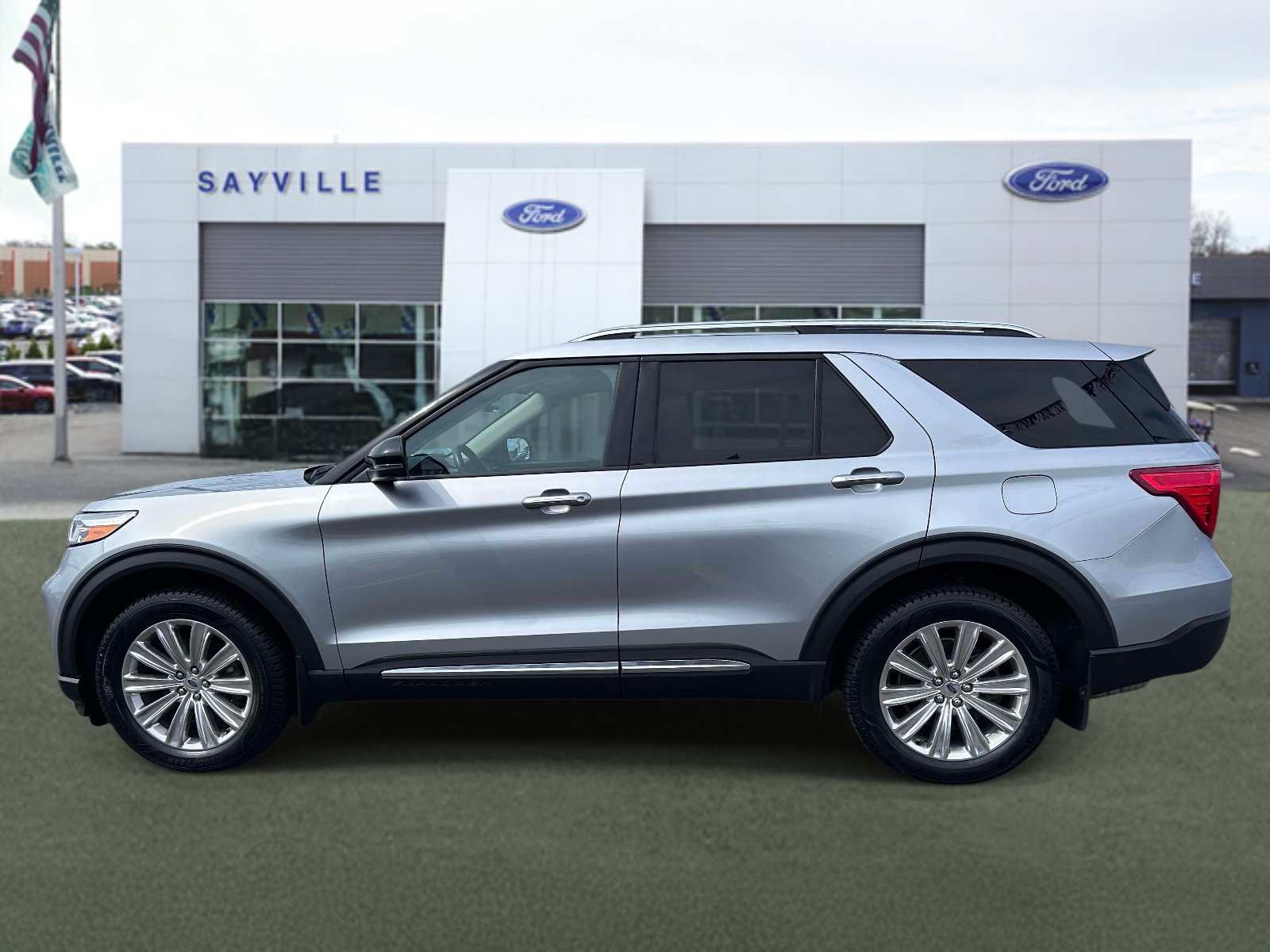 Used 2020 Ford Explorer Limited w/ Hybrid Equipment Group 310A AWD/4WD image 2