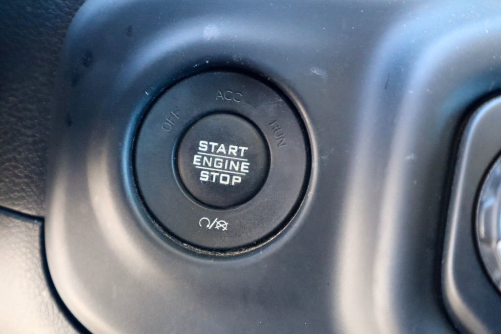 Used 2019 Jeep Wrangler Unlimited Sahara w/ Safety Group AWD/4WD image 27