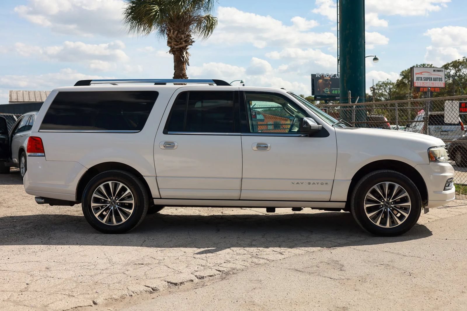 Used 2015 Lincoln Navigator L 2WD image 8