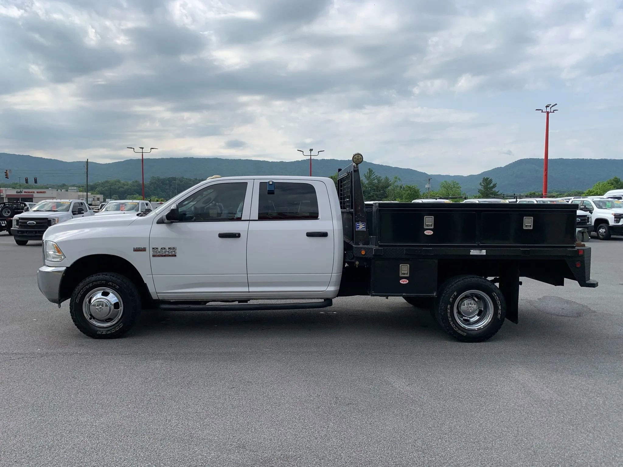 Used 2015 RAM 3500 Tradesman w/ Chrome Appearance Group image 5