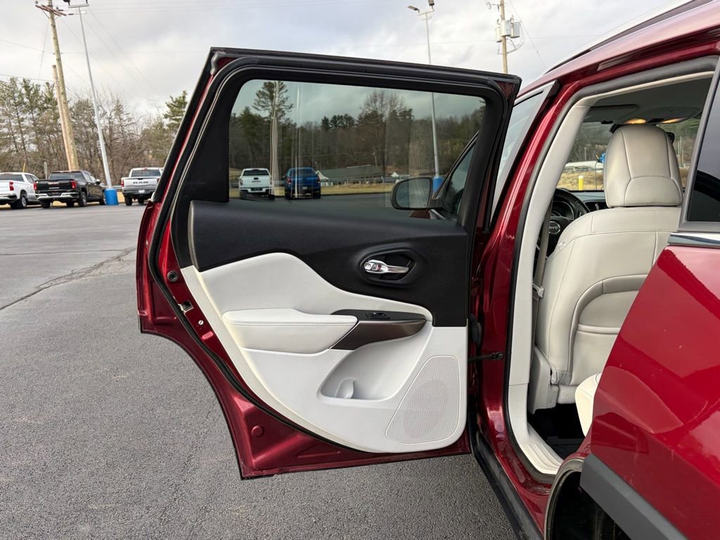 Used 2021 Jeep Cherokee Latitude Plus image 22