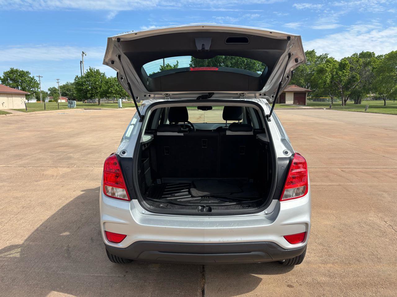 Used 2019 Chevrolet Trax LS w/ LPO, Cargo Package FWD image 26