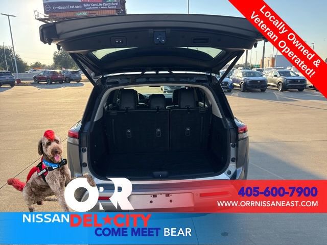 Used 2022 Nissan Pathfinder SL FWD image 11