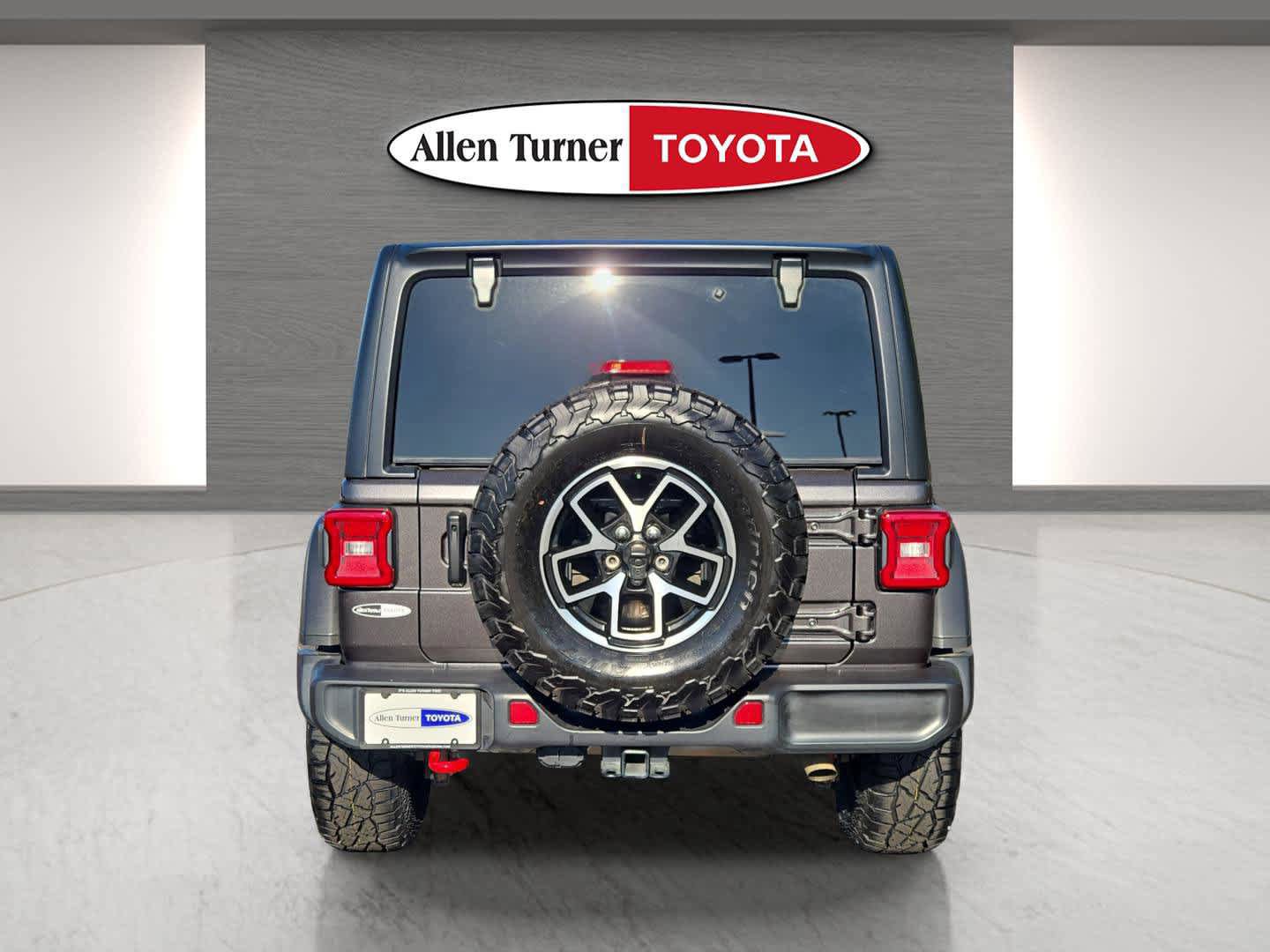 Used 2024 Jeep Wrangler Unlimited Rubicon AWD/4WD image 7