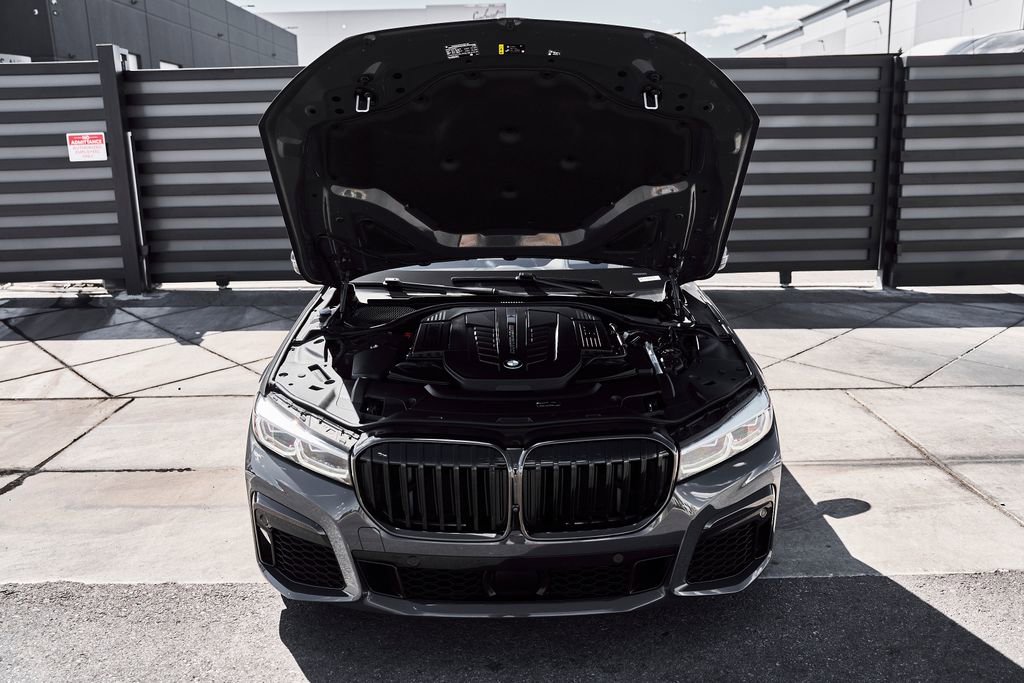 Used 2022 BMW M760i xDrive w/ Luxury Rear Seating Package image 15