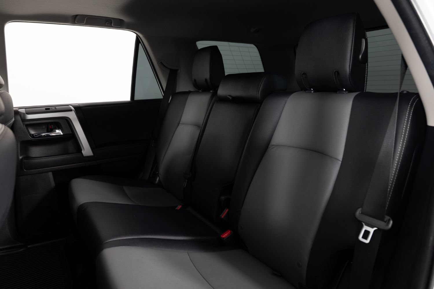 Used 2023 Toyota 4Runner SR5 Premium w/ Moonroof Package AWD/4WD image 17