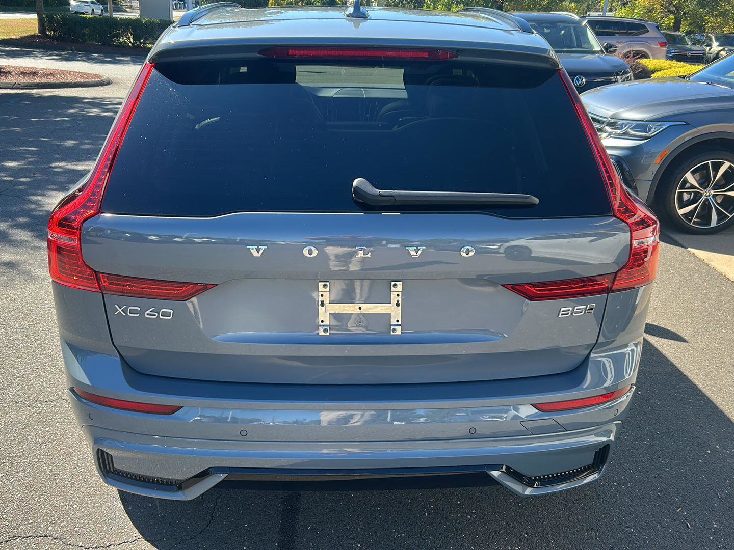 Used 2024 Volvo XC60 B5 Plus w/ Climate Package image 3