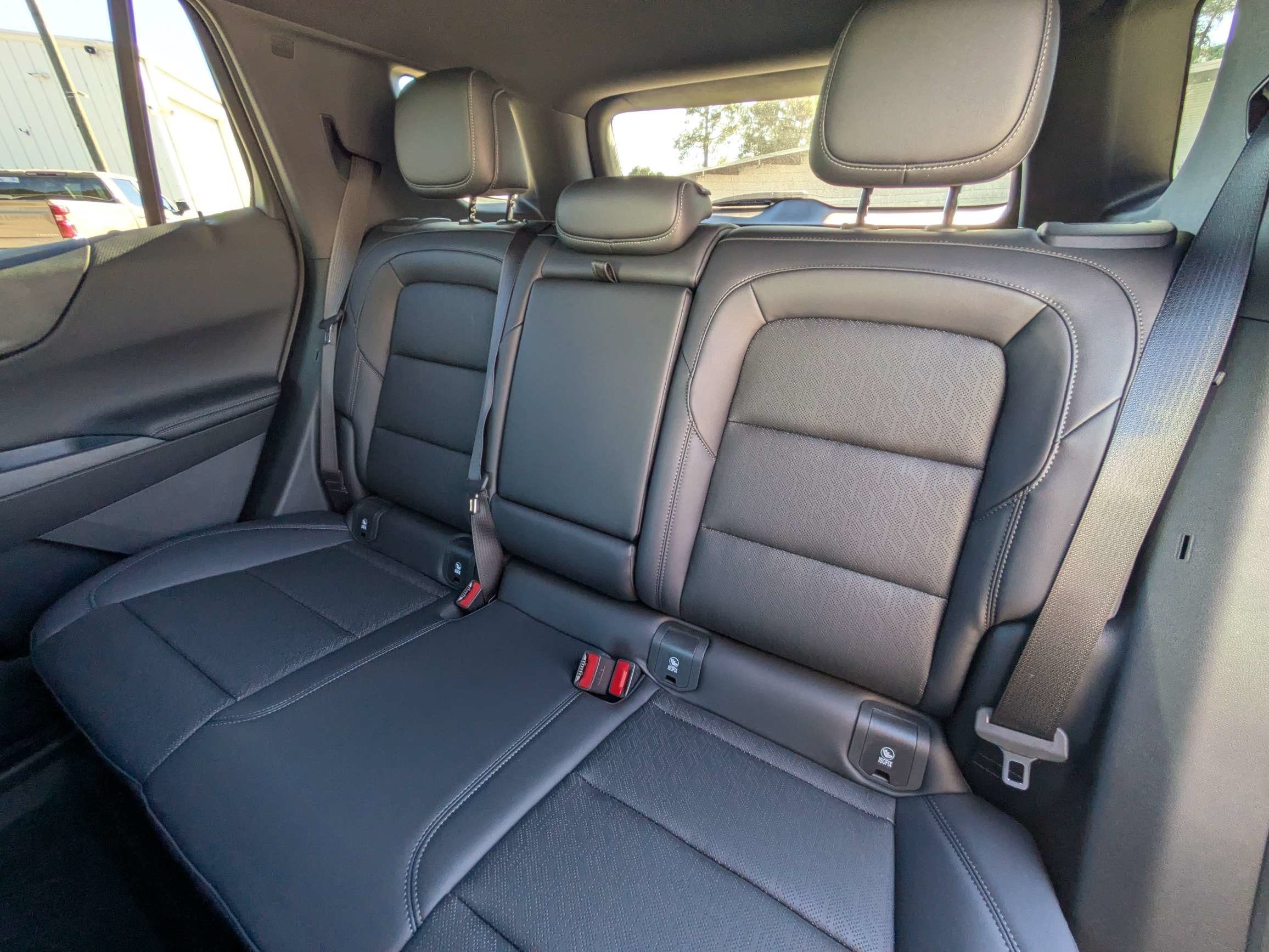 New 2027 Chevrolet Equinox LT w/ Convenience Package II FWD image 9