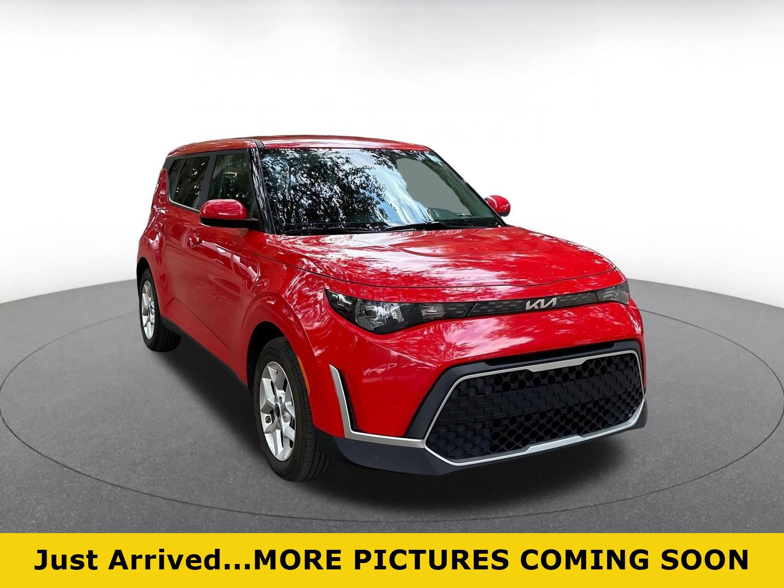 Used 2025 Kia Soul LX w/ LX Technology Package FWD image 1
