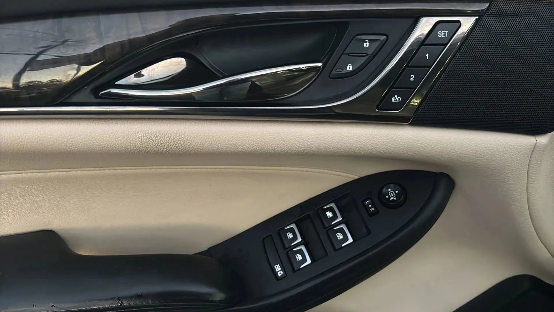 Used 2017 Cadillac CTS Luxury image 17