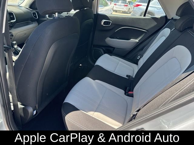 Used 2020 Hyundai Venue SEL image 16