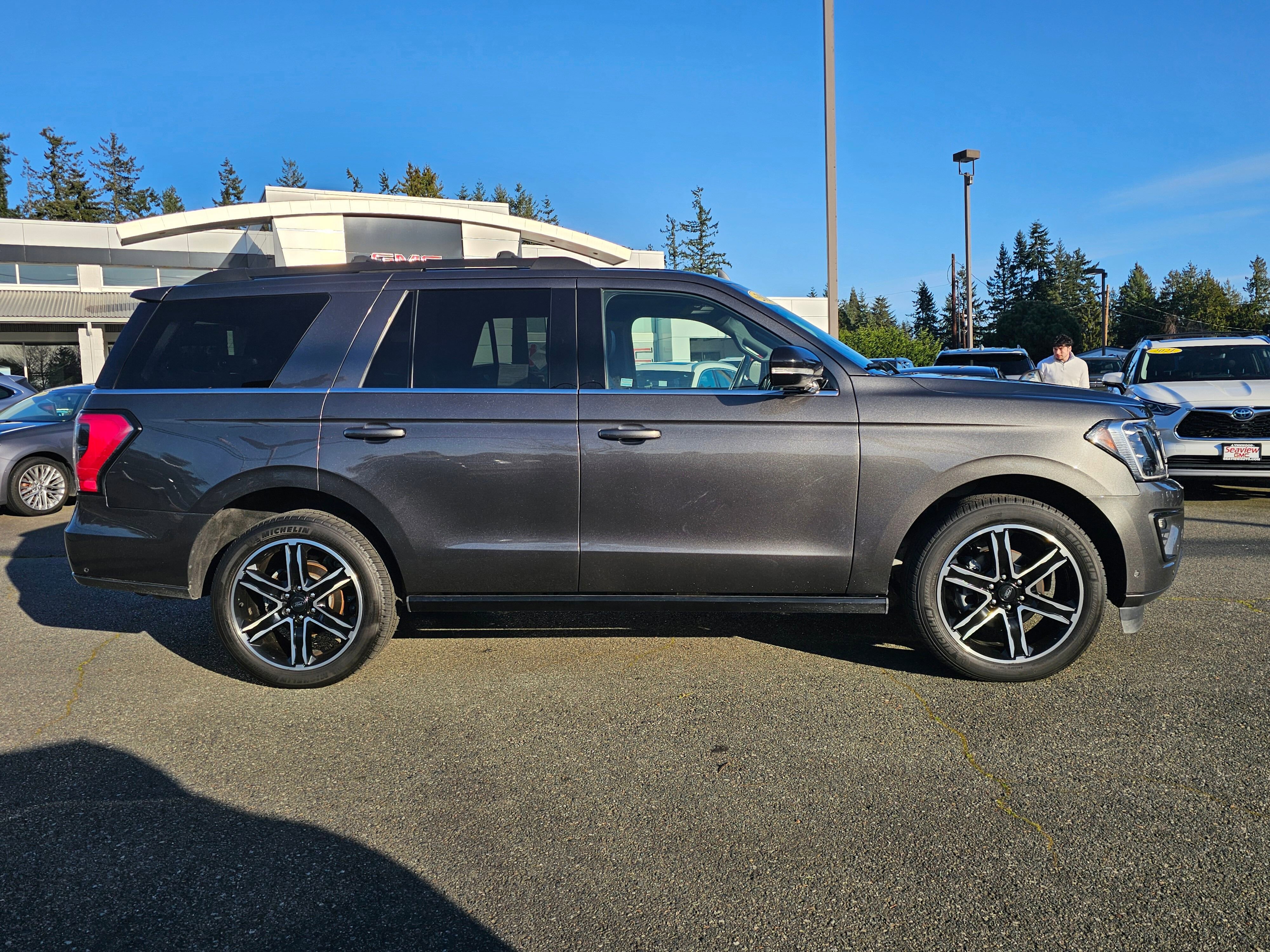 Used 2021 Ford Expedition Limited image 8