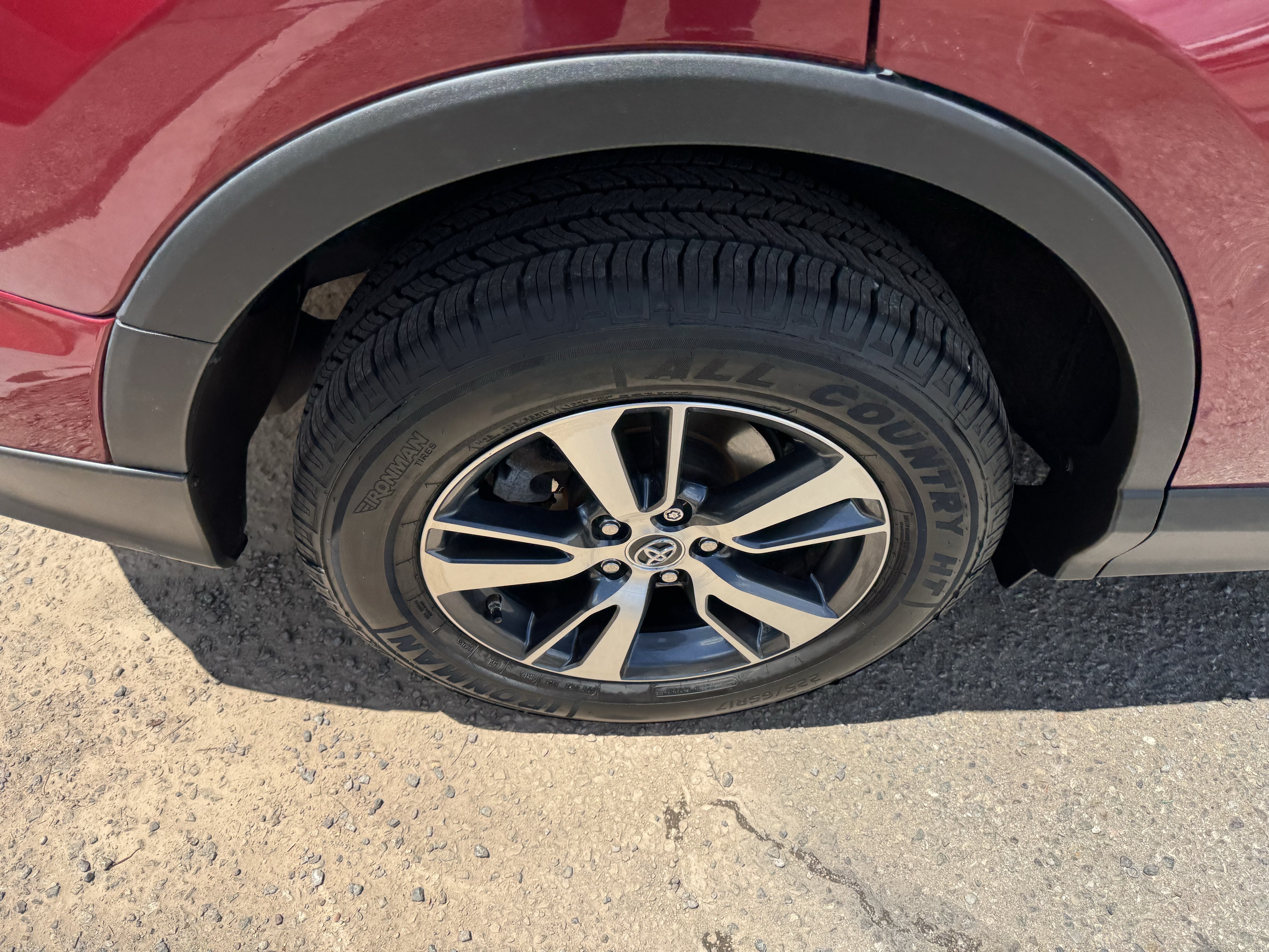 Used 2018 Toyota RAV4 XLE AWD/4WD image 9