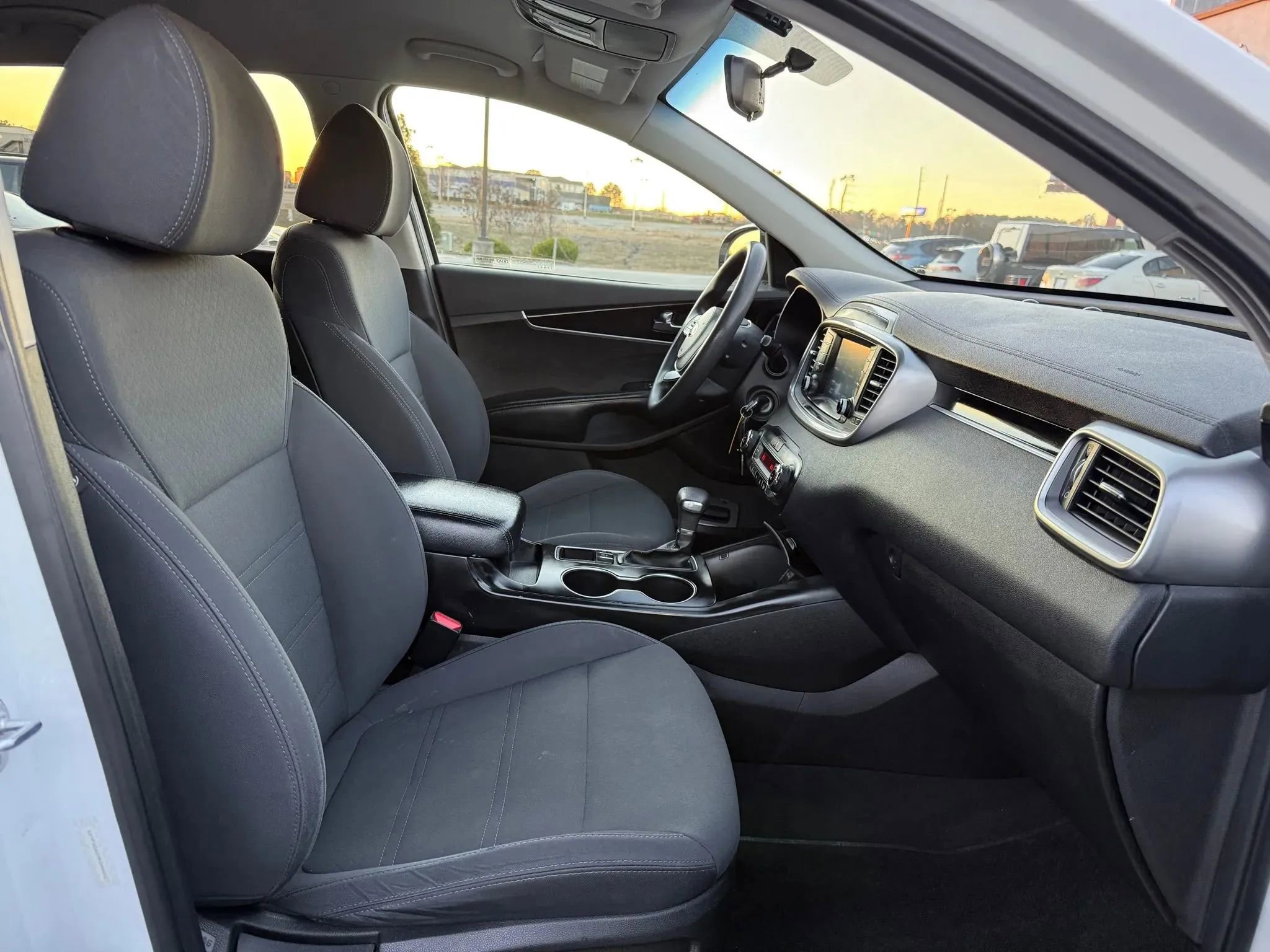 Used 2019 Kia Sorento LX image 18