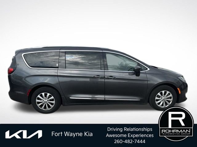 Used 2018 Chrysler Pacifica Touring-L Plus FWD image 7
