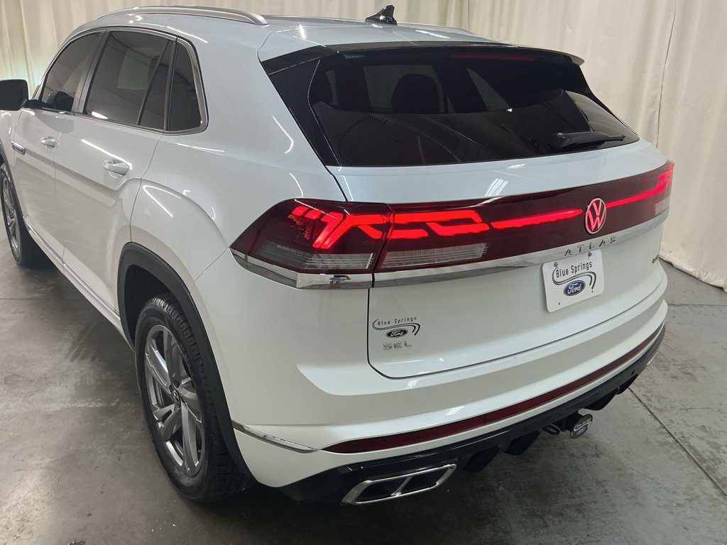 Used 2024 Volkswagen Atlas Cross Sport SEL R-Line AWD/4WD image 9