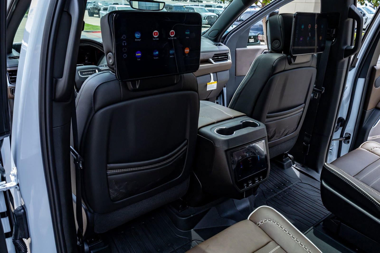 Used 2026 GMC Yukon Denali Ultimate w/ LPO, Floor Liner Package AWD/4WD image 36