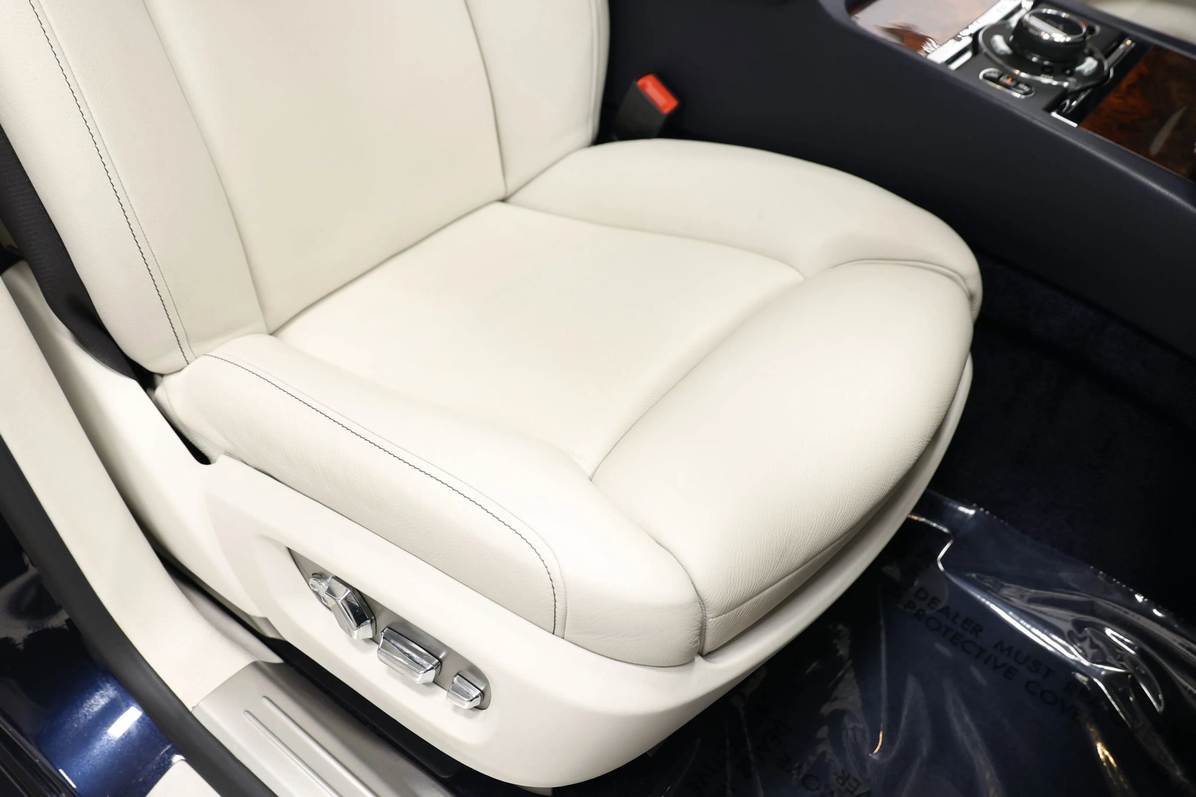 Used 2015 Rolls-Royce Ghost image 96