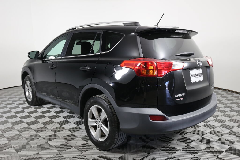 Used 2015 Toyota RAV4 XLE AWD/4WD image 4